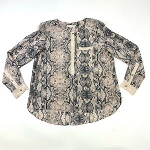 Rebecca Taylor python silk blouse blush grey long sleeve Size 6
Round neck hem